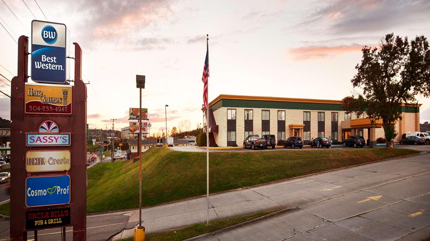 Rodeway Inn Barboursville Екстериор снимка
