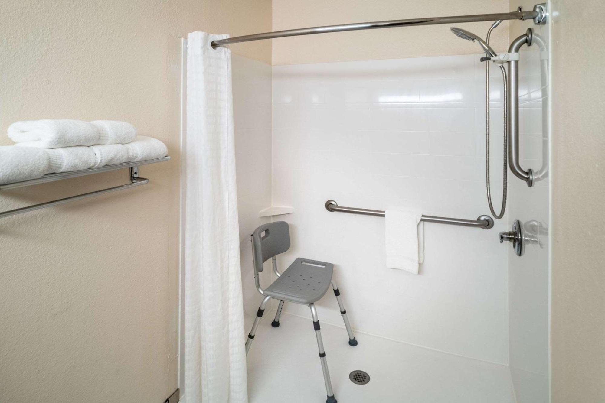 Rodeway Inn Barboursville Екстериор снимка