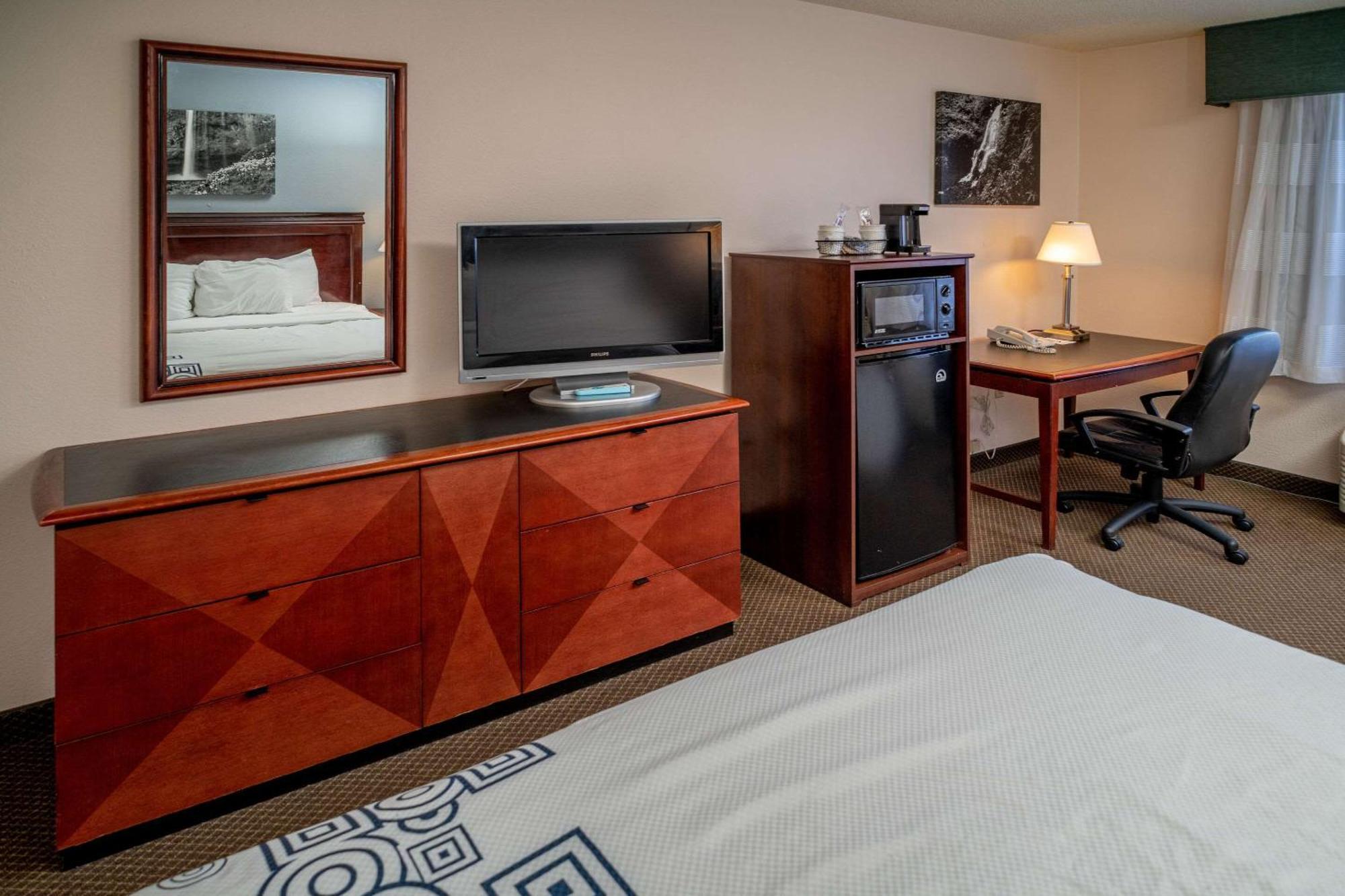 Rodeway Inn Barboursville Екстериор снимка