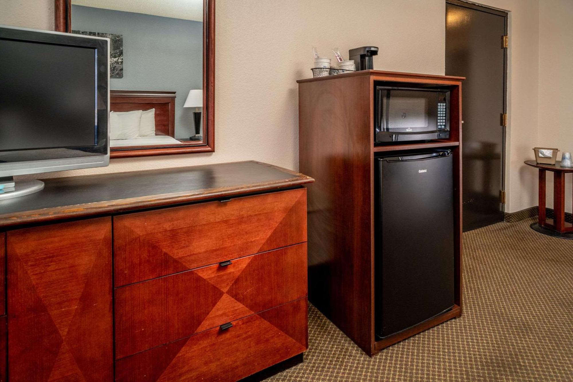 Rodeway Inn Barboursville Екстериор снимка