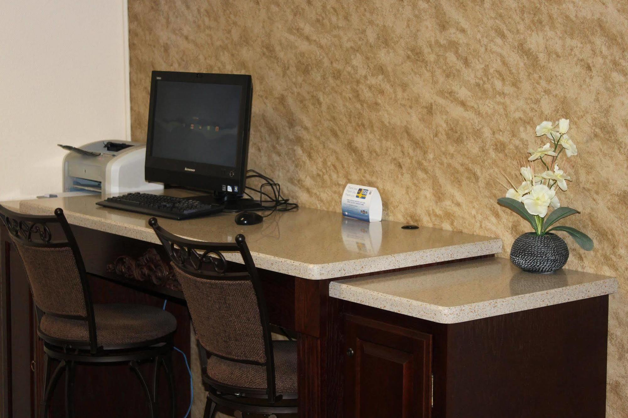 Rodeway Inn Barboursville Екстериор снимка